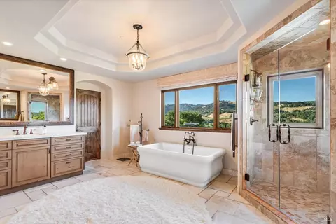 Bath - 25084 Asti Rd, Cloverdale, CA 95425 photo 3 of 4