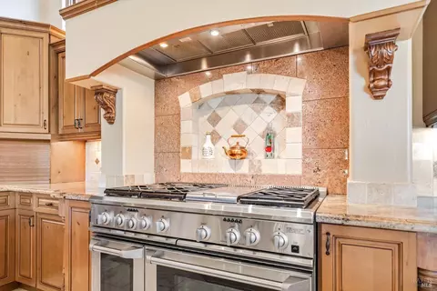 Kitchen - 25084 Asti Rd, Cloverdale, CA 95425 photo 4 of 6