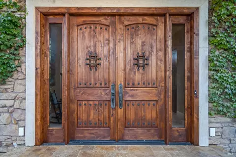 Entry Way - 25084 Asti Rd, Cloverdale, CA 95425 photo 1 of 6