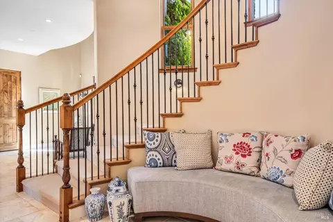 Entry Way - 25084 Asti Rd, Cloverdale, CA 95425 photo 3 of 6