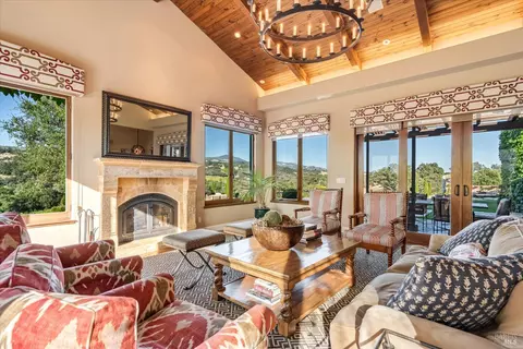 Living - 25084 Asti Rd, Cloverdale, CA 95425 photo 3 of 7
