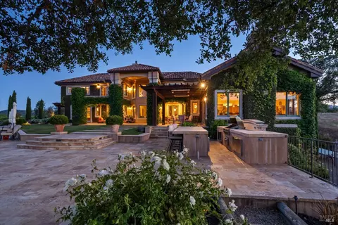 Exterior - 25084 Asti Rd, Cloverdale, CA 95425 photo 2 of 33