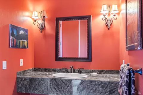 Bath - 25084 Asti Rd, Cloverdale, CA 95425 photo 2 of 4