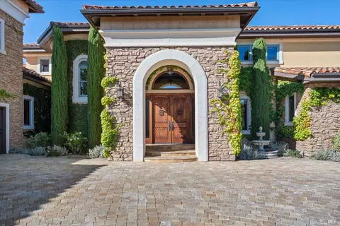 Exterior - 25084 Asti Rd, Cloverdale, CA 95425 photo 7 of 33
