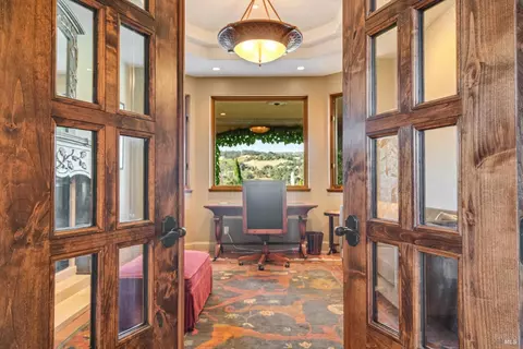 Entry Way - 25084 Asti Rd, Cloverdale, CA 95425 photo 4 of 6