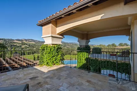 Exterior - 25084 Asti Rd, Cloverdale, CA 95425 photo 8 of 33