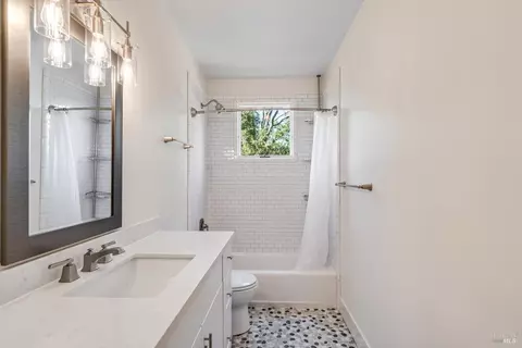 Bath - 25084 Asti Rd, Cloverdale, CA 95425 photo 4 of 4