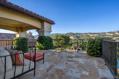 Exterior - 25084 Asti Rd, Cloverdale, CA 95425 photo 9 of 33
