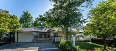 744 S Spring St, Ukiah, CA 95482