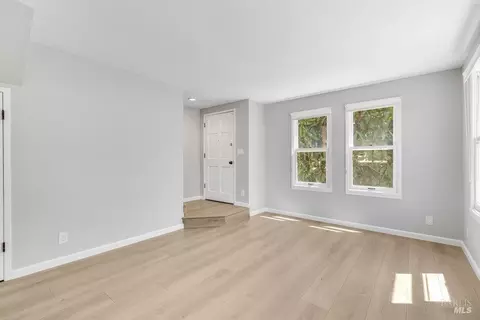 Living - 620 Capitol St, Vallejo, CA 94590 photo 3 of 8