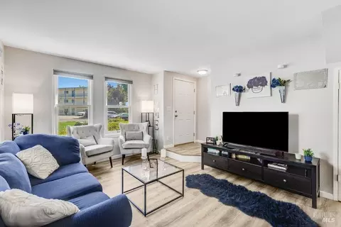 Living - 620 Capitol St, Vallejo, CA 94590 photo 7 of 8