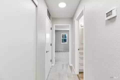 Entry Way - 620 Capitol St, Vallejo, CA 94590 photo 4 of 7