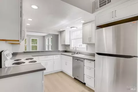 Kitchen - 620 Capitol St, Vallejo, CA 94590 photo 2 of 7