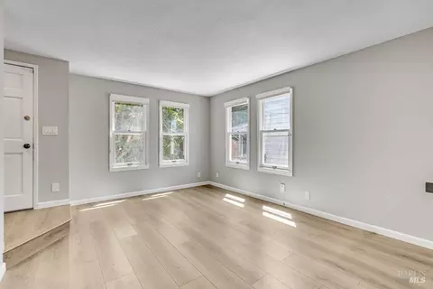 Living - 620 Capitol St, Vallejo, CA 94590 photo 4 of 8