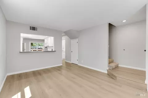 Living - 620 Capitol St, Vallejo, CA 94590 photo 2 of 8