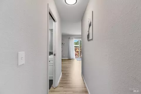 Entry Way - 620 Capitol St, Vallejo, CA 94590 photo 5 of 7