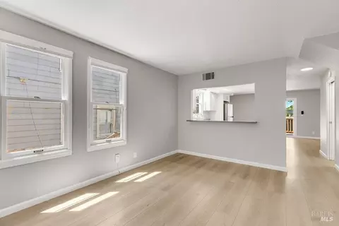 Living - 620 Capitol St, Vallejo, CA 94590 photo 1 of 8