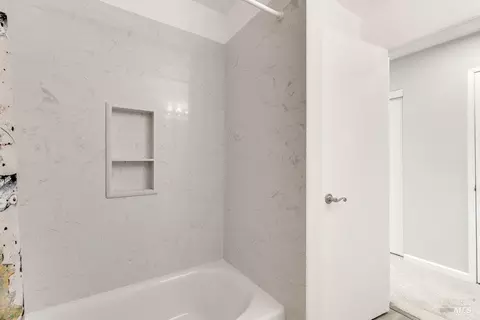 Bath - 620 Capitol St, Vallejo, CA 94590 photo 4 of 8