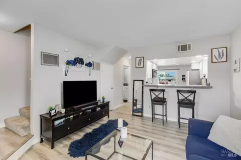 Living - 620 Capitol St, Vallejo, CA 94590 photo 6 of 8