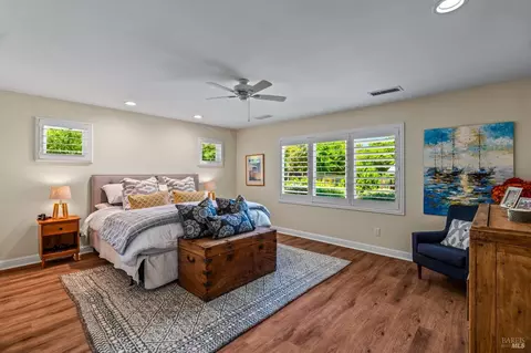 Bedroom - 17201 Arnold Dr, Sonoma, CA 95476 photo 2 of 2