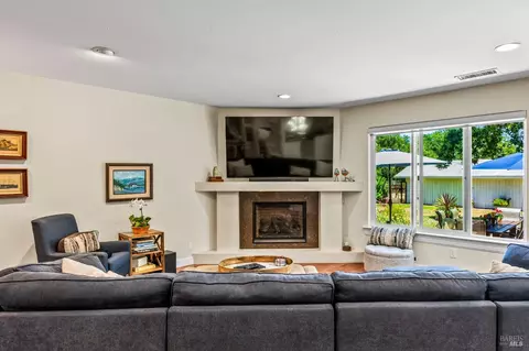 Living - 17201 Arnold Dr, Sonoma, CA 95476 photo 2 of 3