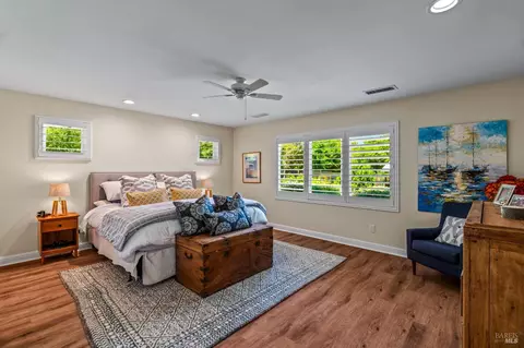 Bedroom - 17201 Arnold Dr, Sonoma, CA 95476 photo 2 of 2