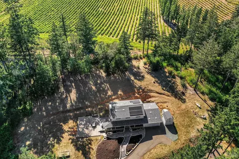 3229 W Dry Creek Rd, Healdsburg, CA 95448