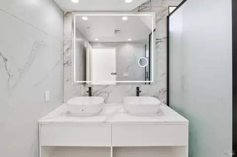 Bath - 106 Walnut Ave, Corte Madera, CA 94925 photo 8 of 9