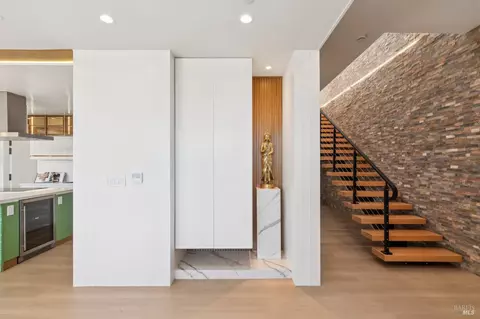 Entry Way - 106 Walnut Ave, Corte Madera, CA 94925 photo 4 of 7