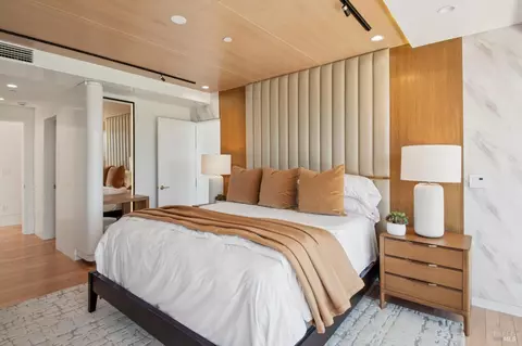 Bedroom - 106 Walnut Ave, Corte Madera, CA 94925 photo 4 of 11