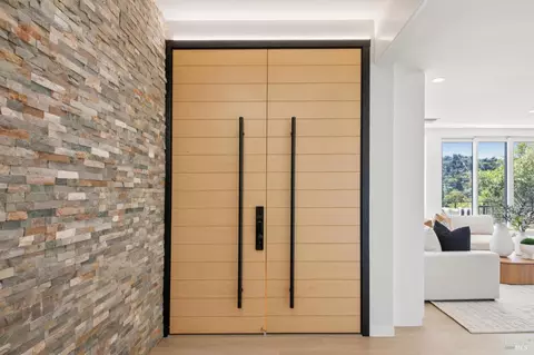 Entry Way - 106 Walnut Ave, Corte Madera, CA 94925 photo 3 of 7