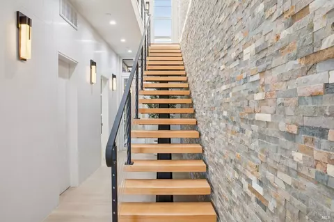 Entry Way - 106 Walnut Ave, Corte Madera, CA 94925 photo 5 of 7