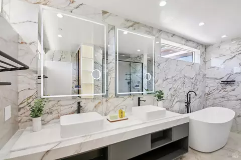 Bath - 106 Walnut Ave, Corte Madera, CA 94925 photo 1 of 9