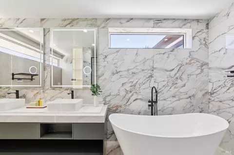 Bath - 106 Walnut Ave, Corte Madera, CA 94925 photo 6 of 9