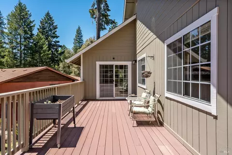 Exterior - 1121 Maize Ct, Willits, CA 95490 photo 2 of 8