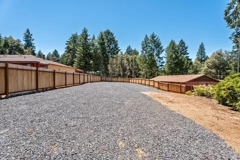 Exterior - 1121 Maize Ct, Willits, CA 95490 photo 7 of 8