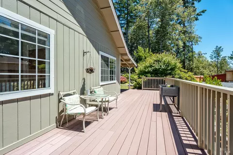 Exterior - 1121 Maize Ct, Willits, CA 95490 photo 4 of 8