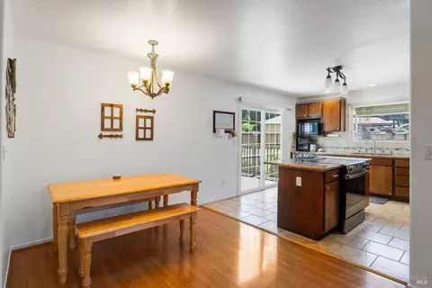 Dining - 1121 Maize Ct, Willits, CA 95490 photo 2 of 2