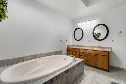 Bath - 1121 Maize Ct, Willits, CA 95490 photo 3 of 3