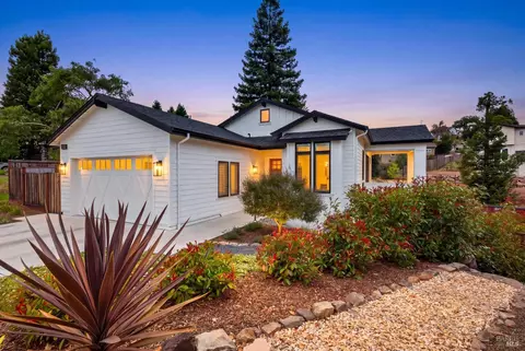 3722 Deauville Pl, Santa Rosa, CA 95403