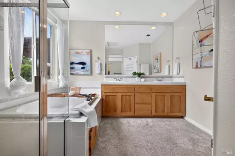 Bath - 1156 Mitchell Ln, Windsor, CA 95492 photo 1 of 7