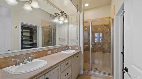 Bath - 1112 Sonata Dr, Vallejo, CA 94591 photo 2 of 3