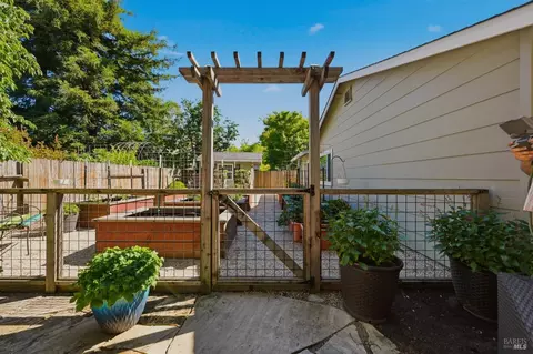 1076 Stonybrook Dr, Napa, CA 94558 photo 38