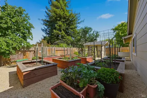 1076 Stonybrook Dr, Napa, CA 94558 photo 39