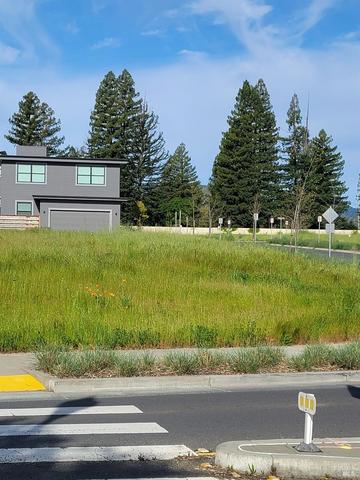 1021 Grove St, Healdsburg, CA 95448