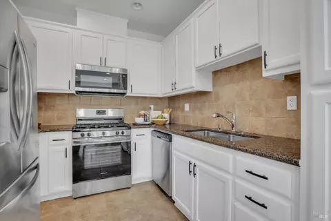 Kitchen - 1158 Tocia Ave, Vacaville, CA 95687 photo 2 of 4