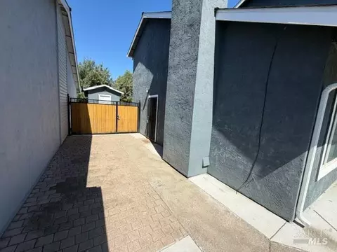 Exterior - 130 Vail Ct, Vacaville, CA 95687 photo 3 of 8