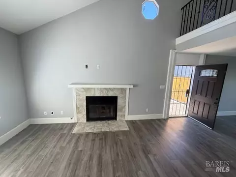 Living - 130 Vail Ct, Vacaville, CA 95687 photo 4 of 6