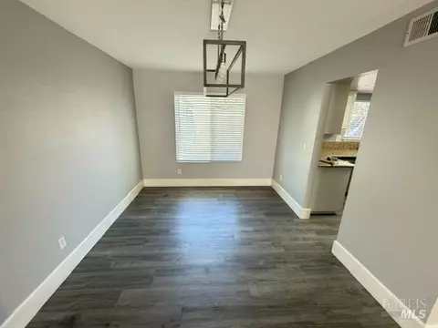 Dining - 130 Vail Ct, Vacaville, CA 95687 photo 2 of 2