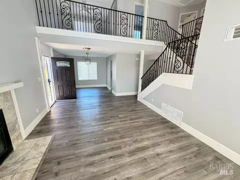 Living - 130 Vail Ct, Vacaville, CA 95687 photo 3 of 6
